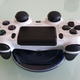 Imagen para el artículo titulado Cómo cargar tu mando de PS4 de forma inalámbrica